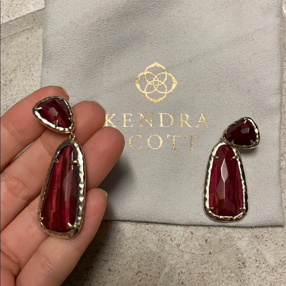 Kendra maroon earrings with dust bag - Picture 1 of 2